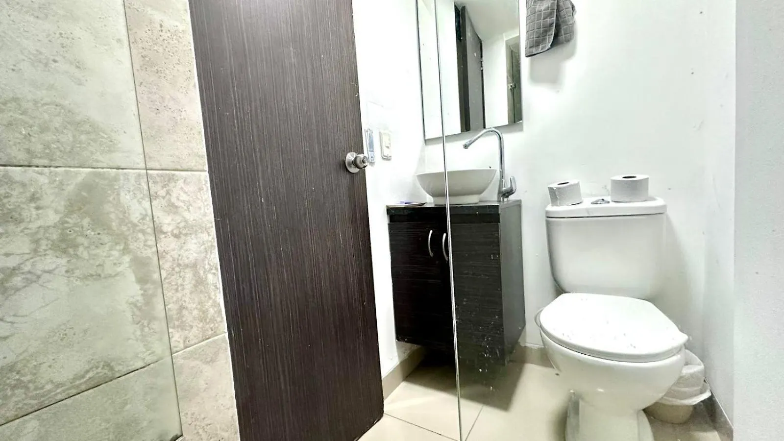 Apto Moderno en Laureles Medellín 0*,