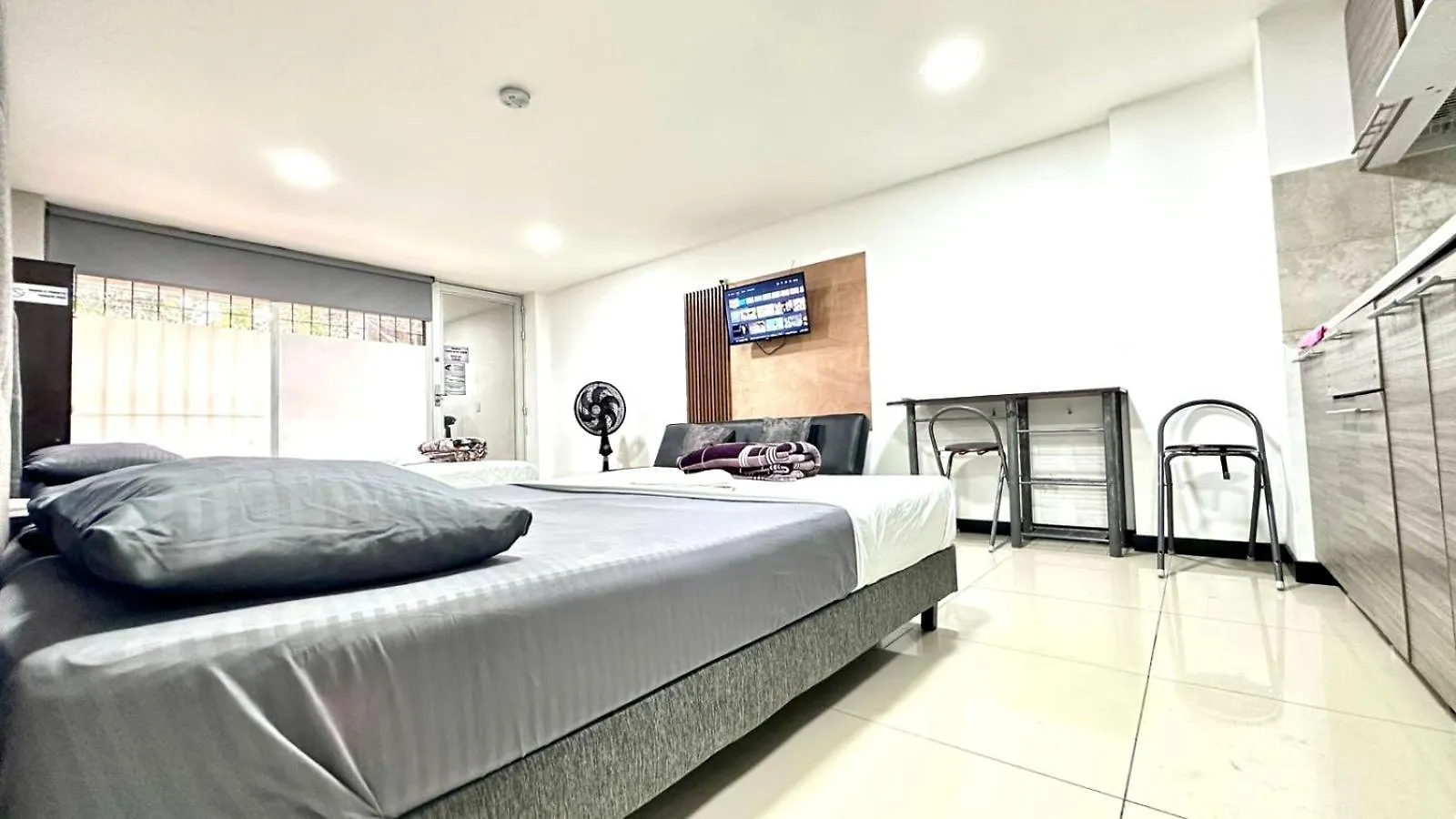 Apto Moderno en Laureles Medellín Colombia