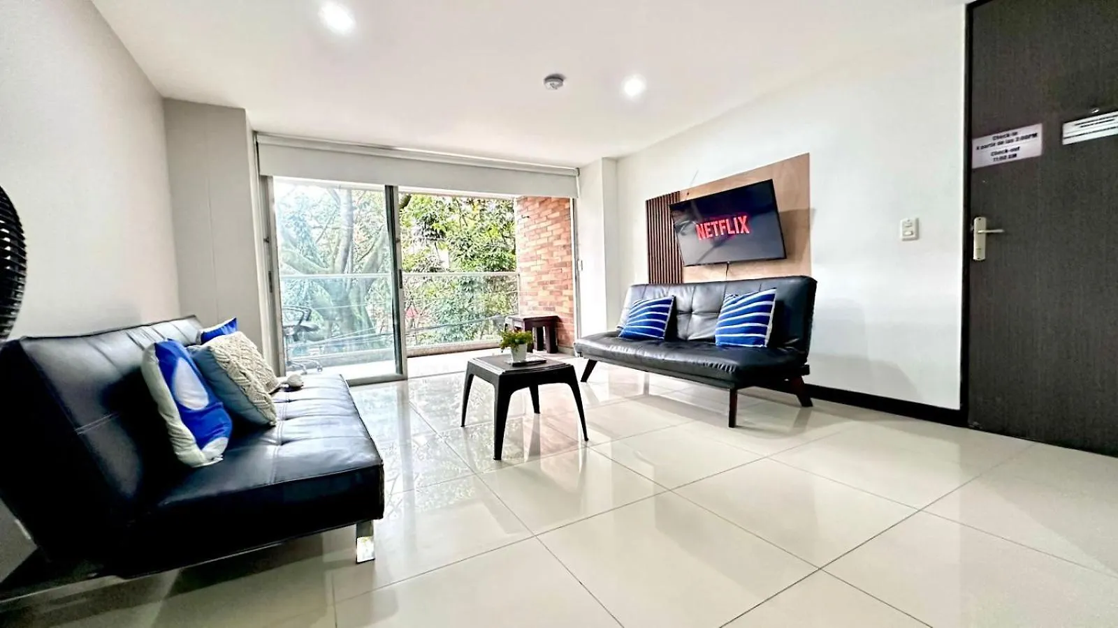 Apto Moderno en Laureles Medellín 0*,