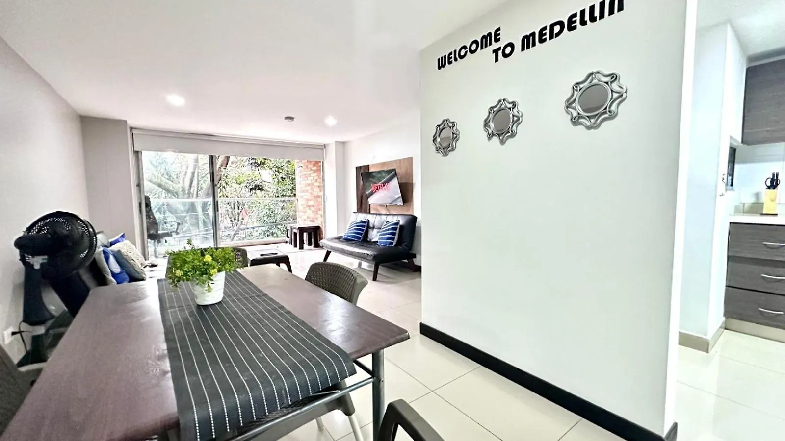 Apto Moderno en Laureles Medellín 0*,  Colombia