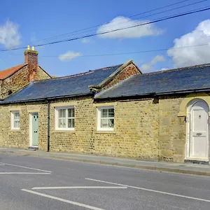  Holiday home Kist Accommodates - Red - Close To The Races United Kingdom