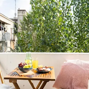  Apartment Spacious 2 Bdr Flat In The Old Town Romania