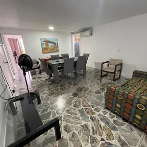  Apartamento Apartamento Comodo En Laureles, Grande, Centrico ,bien Ubicado Apto203